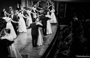 Black-and-white Viennaze Waltz Photography