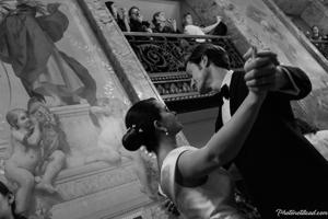 Black-and-white Viennaze Waltz Photography