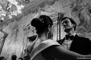 Black-and-white Viennaze Waltz Photography