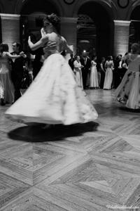 Black-and-white Viennaze Waltz Photography