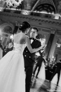 Black-and-white Viennaze Waltz Photography